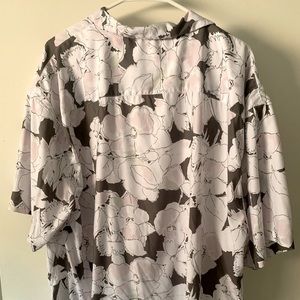 A&F beautiful, brand new shirt ,stylish. XXL to give you a little xtra room.